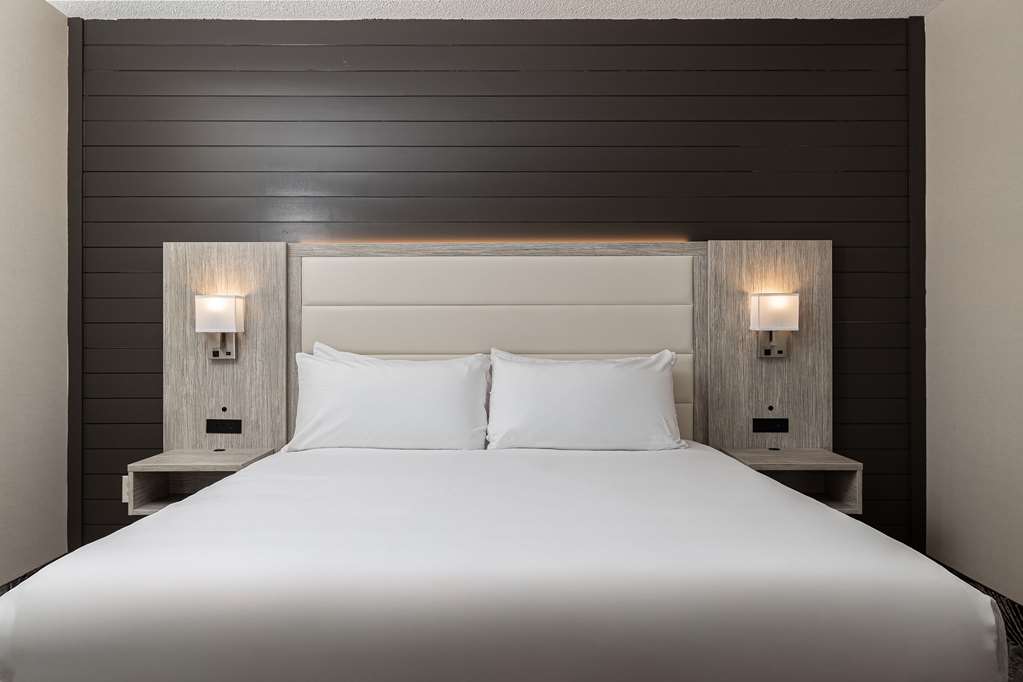 OAKFIELD HOTEL AND SUITES AN ASCEND-guestroom-Guest Room,Suite,On-Site.jpg
