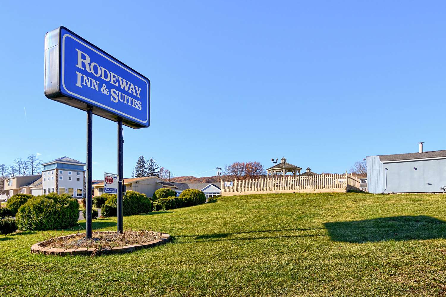 Rodeway Inn & Suites Ithaca, NY See Discounts