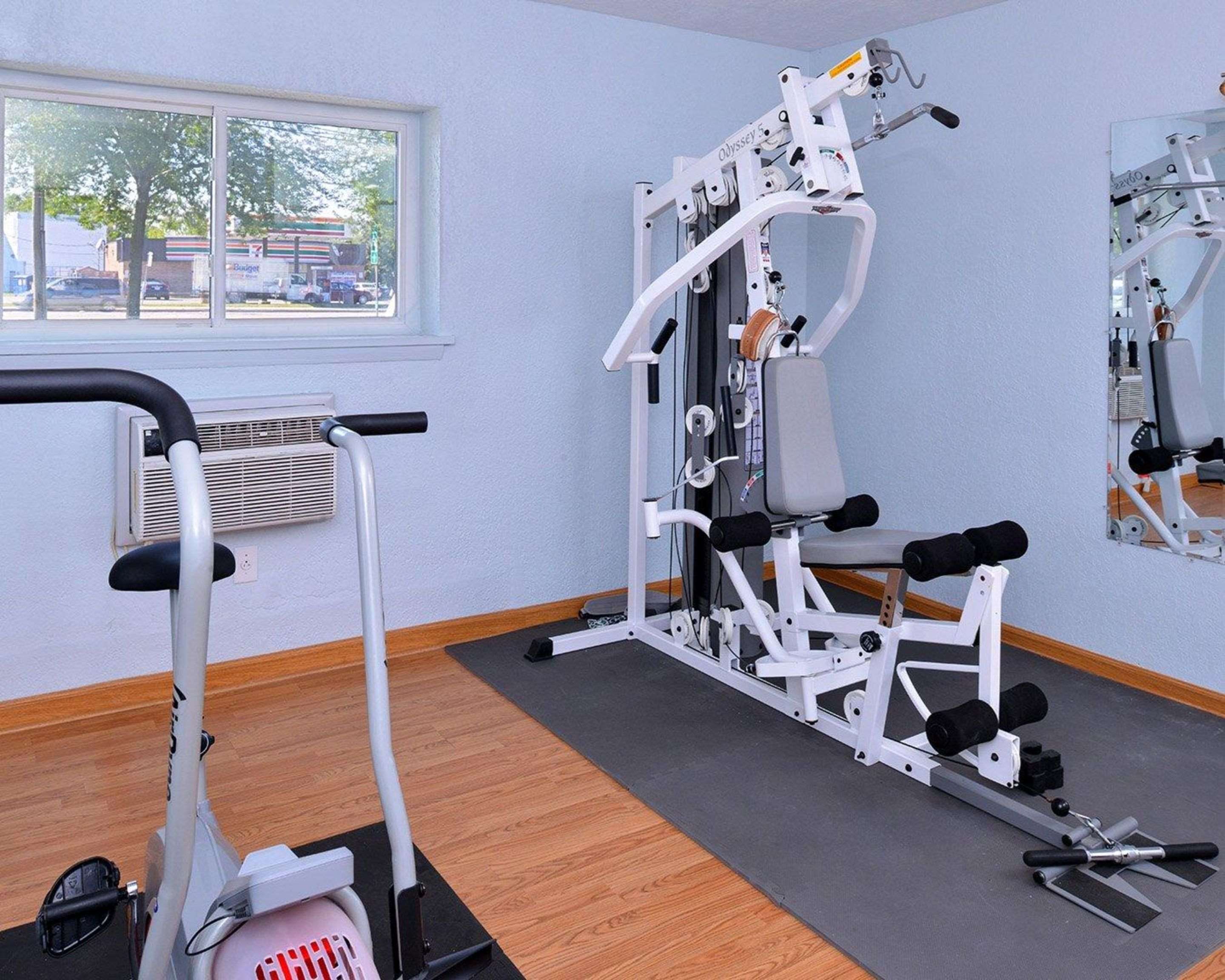 Fitness center | Econo Lodge Rochester I-90 & I-390