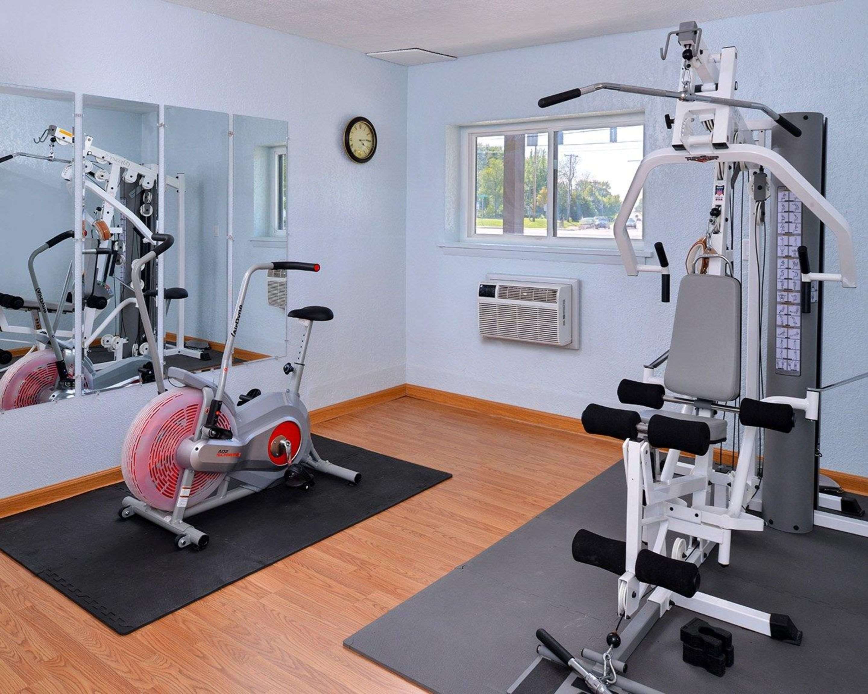 Fitness center | Econo Lodge Rochester I-90 & I-390