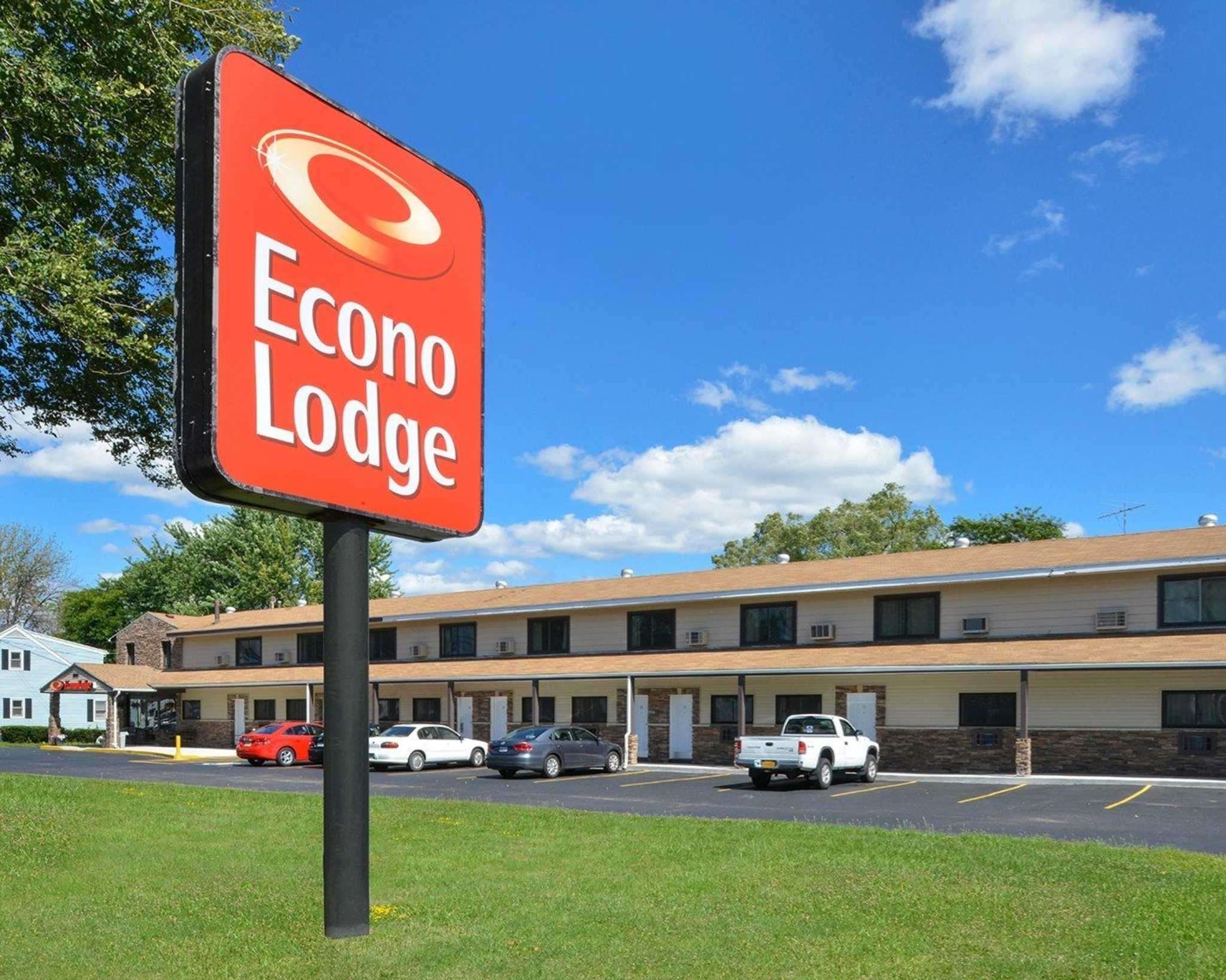 Hotel exterior | Econo Lodge Rochester I-90 & I-390
