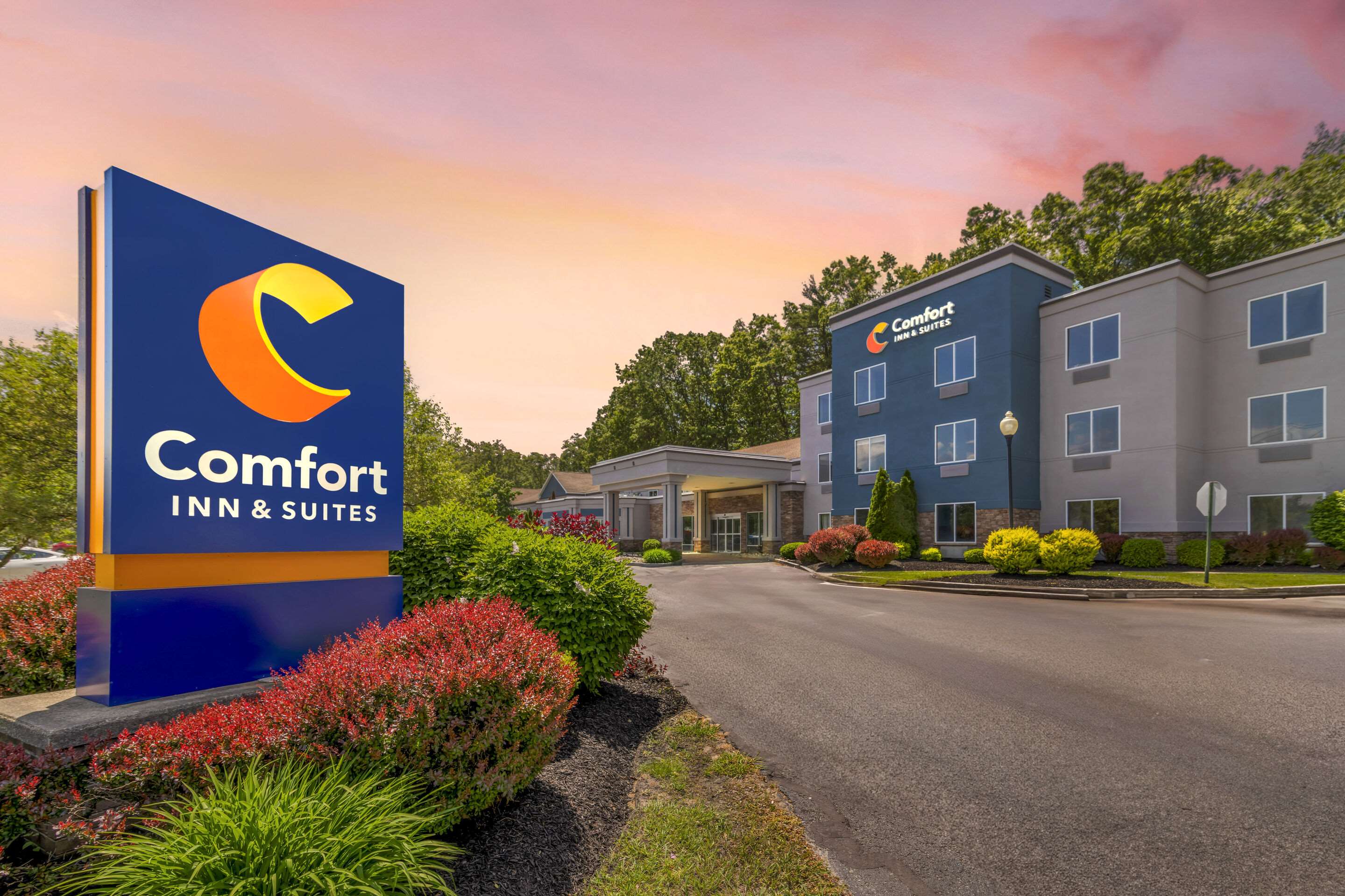 twilight | Comfort Inn & Suites Saratoga Springs