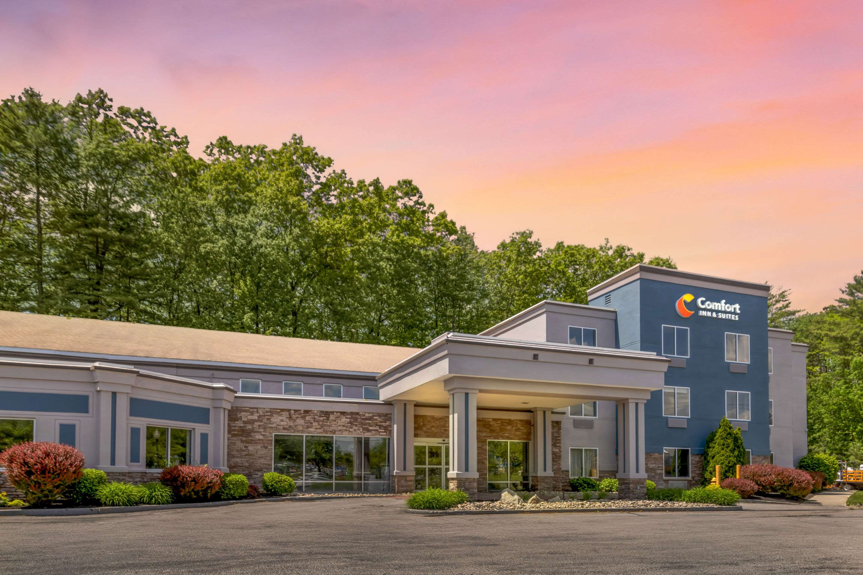 twilight | Comfort Inn & Suites Saratoga Springs