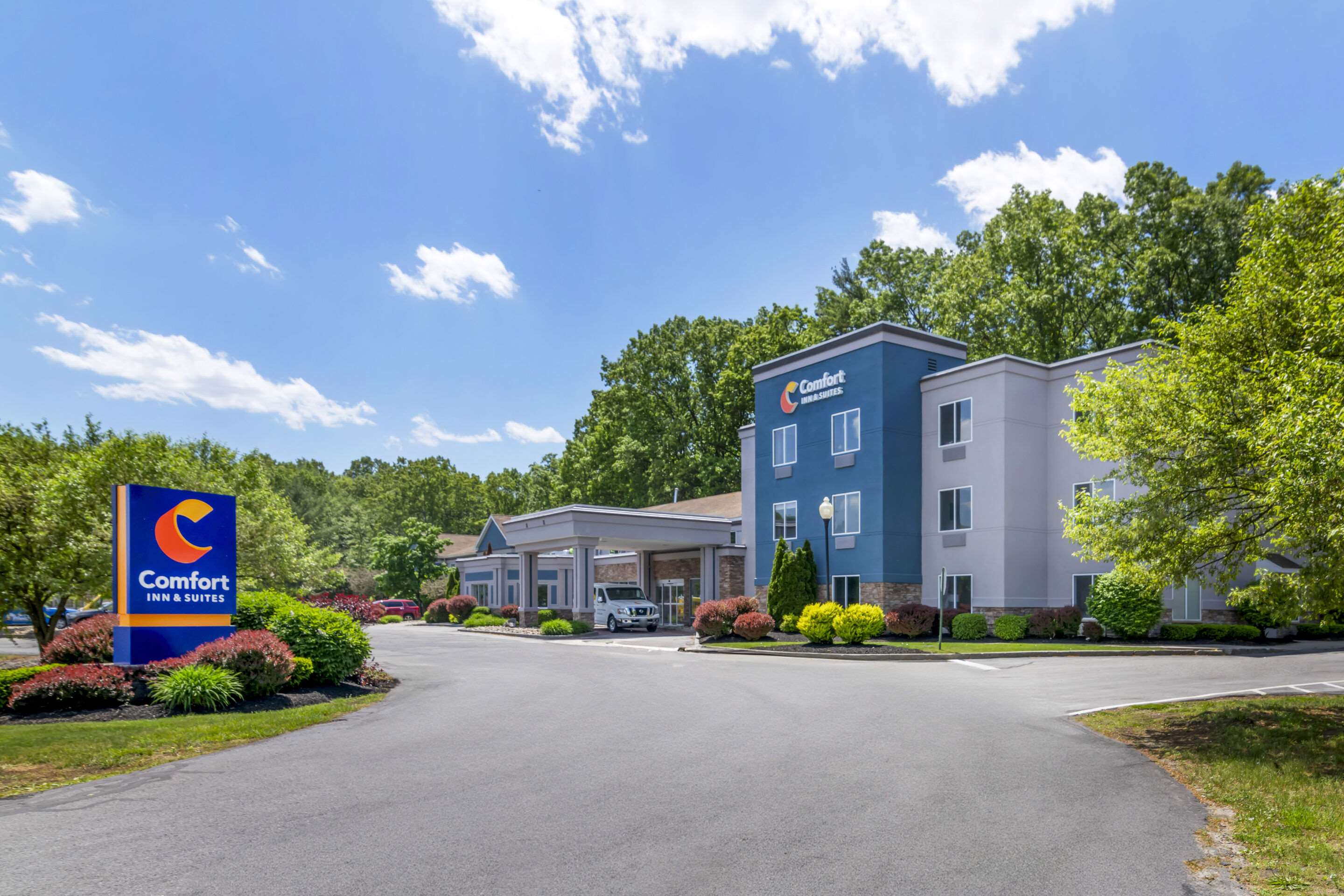 Hotel exterior | Comfort Inn & Suites Saratoga Springs