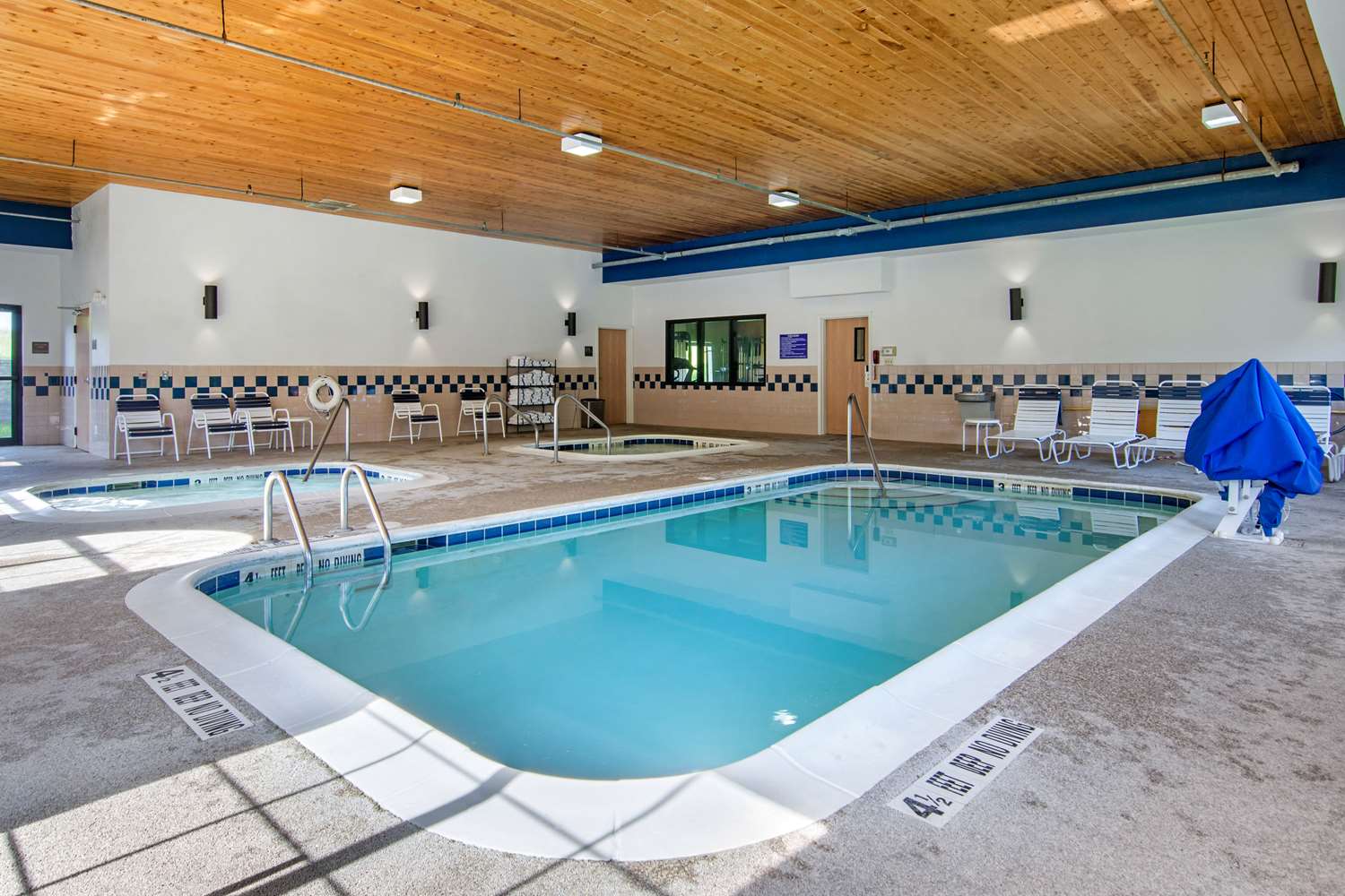 Comfort Inn & Suites Milford, NY See Discounts