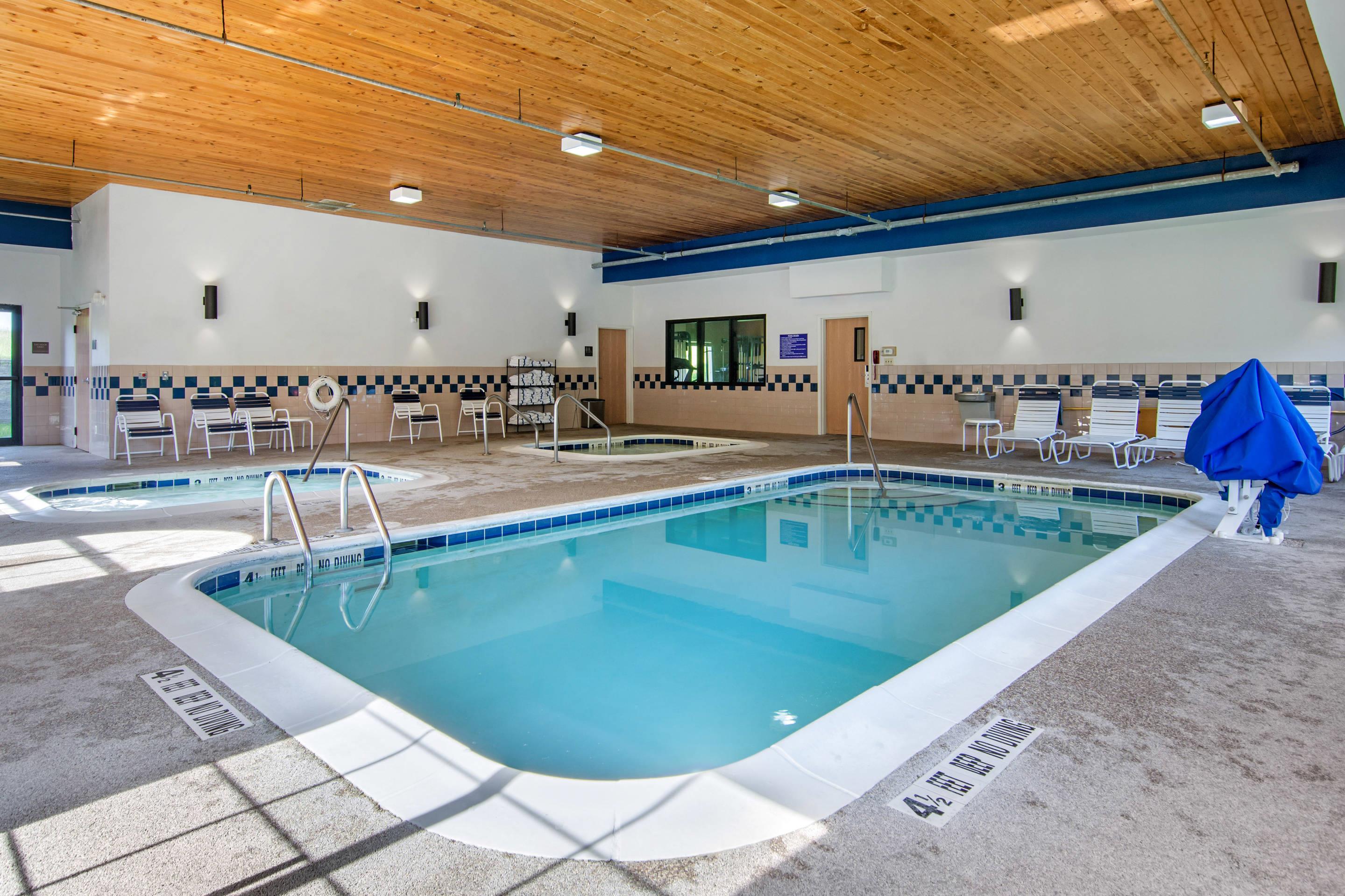 Indoor pool | Comfort Inn & Suites Milford/Cooperstown