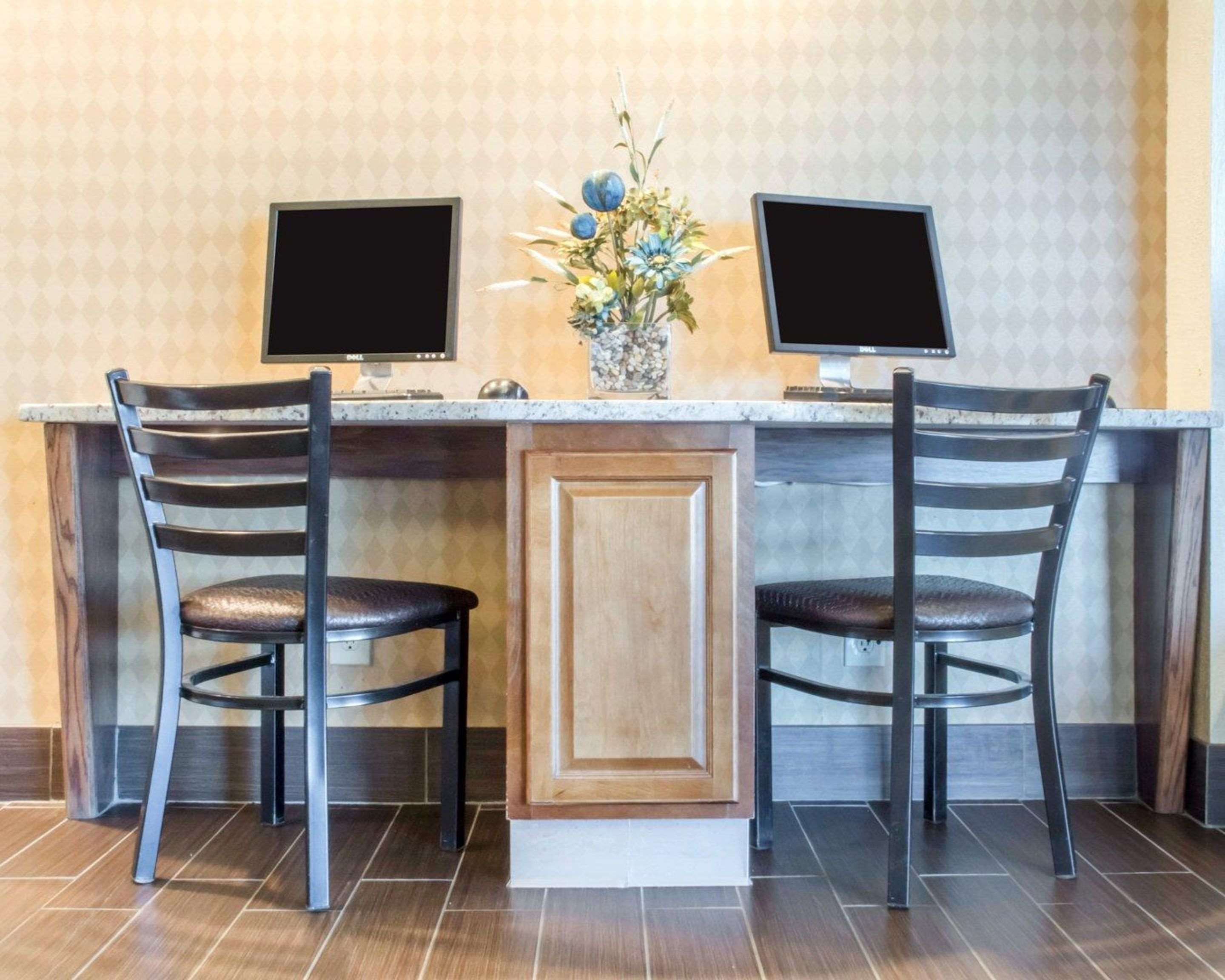 Business center with free wireless Internet access | Comfort Inn Rochester - Greece