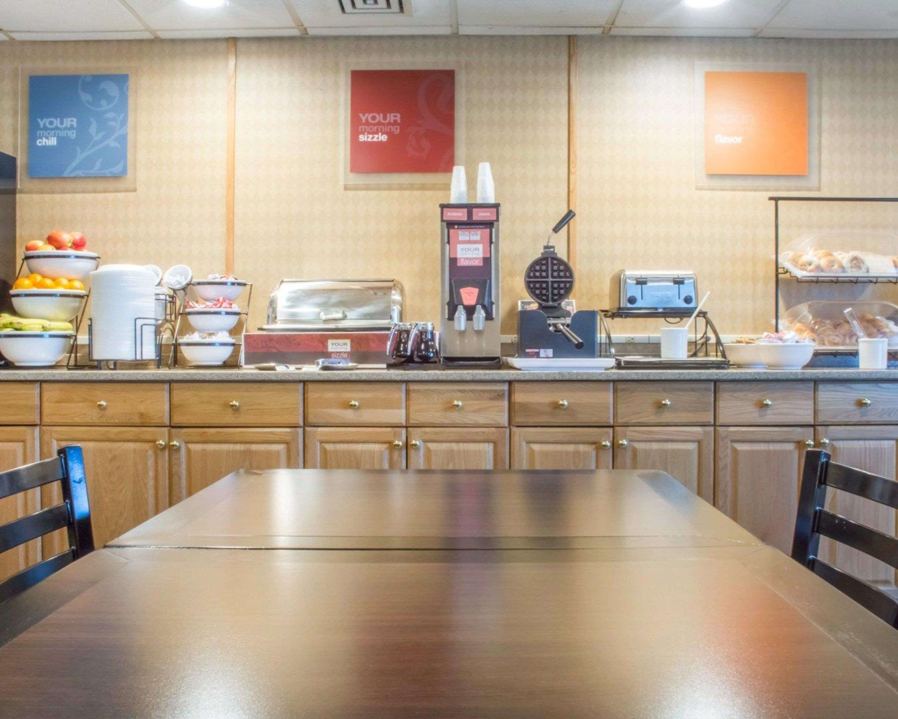 Free hot breakfast | Comfort Inn Rochester - Greece