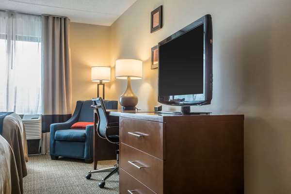  - Comfort Inn The Pointe Niagara Falls