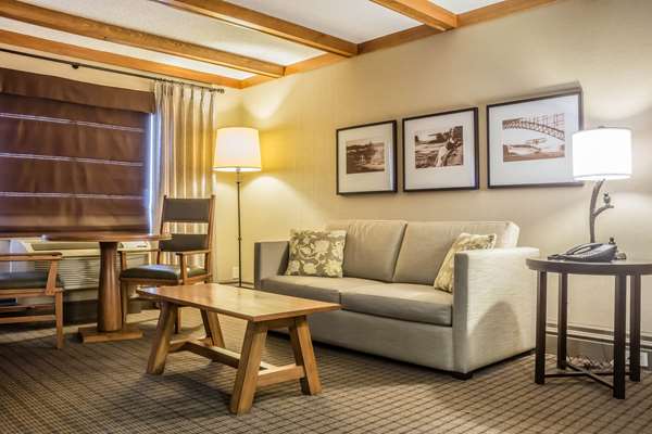 Suite - Comfort Inn The Pointe Niagara Falls