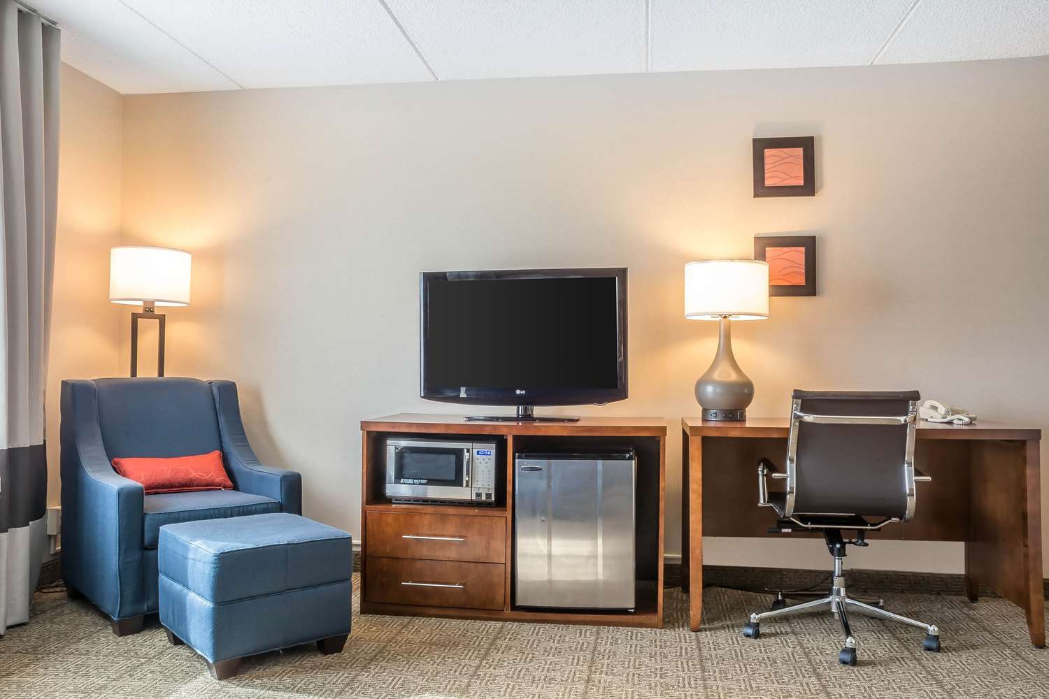 Comfort Inn The Pointe Niagara Falls, NY See Discounts