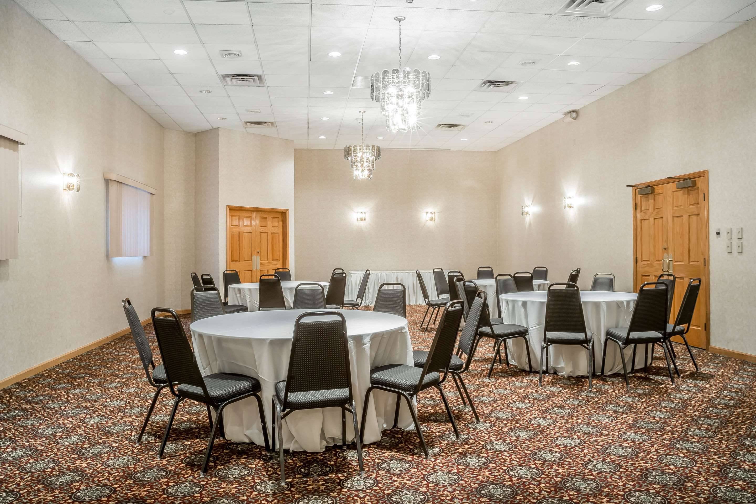 Large space for receptions, parties, anniversaries, and business