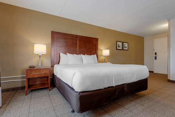 Suite - Comfort Inn The Pointe Niagara Falls