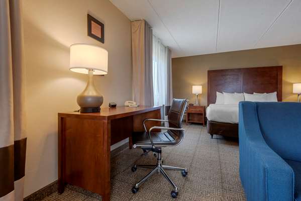 Suite - Comfort Inn The Pointe Niagara Falls