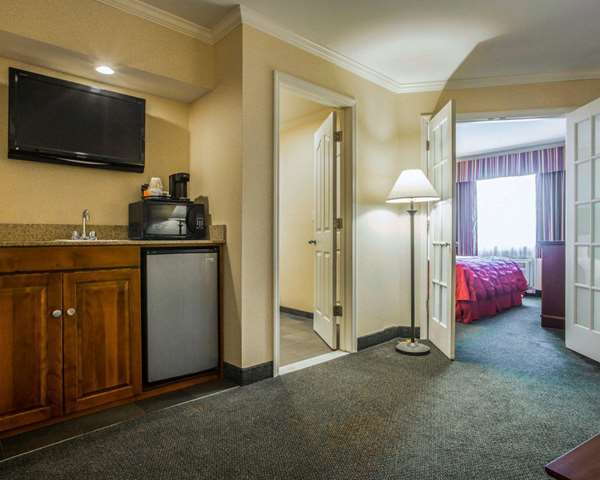 Suite - Clarion Inn & Suites Lake George