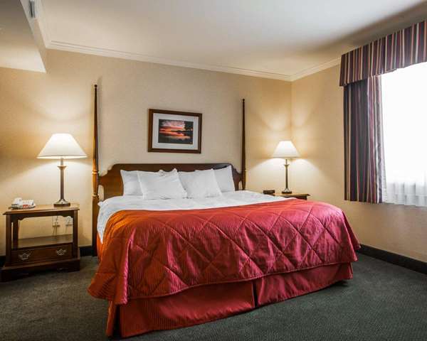 Suite - Clarion Inn & Suites Lake George