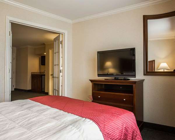 Suite - Clarion Inn & Suites Lake George