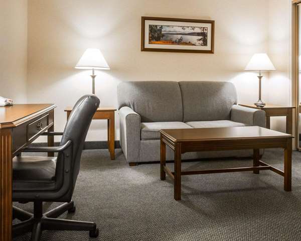 Suite - Clarion Inn & Suites Lake George