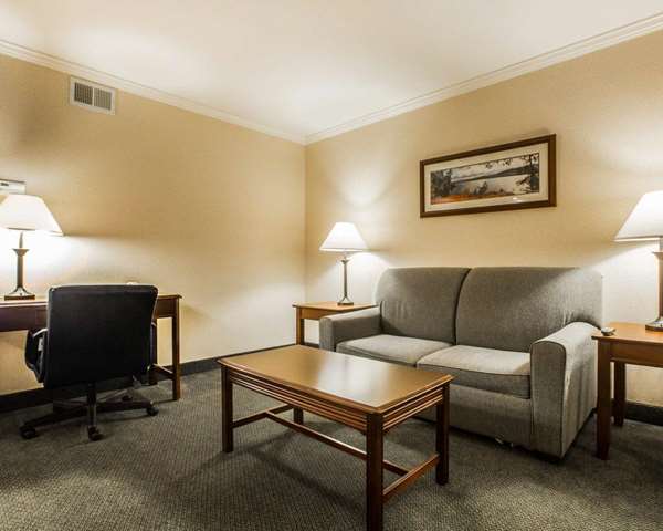 Suite - Clarion Inn & Suites Lake George