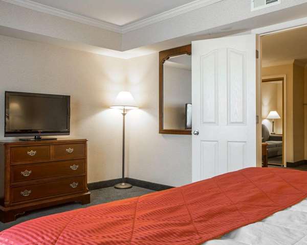 Suite - Clarion Inn & Suites Lake George