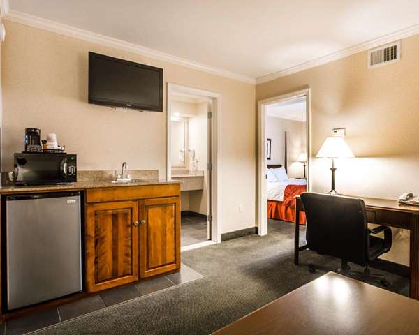 Suite - Clarion Inn & Suites Lake George