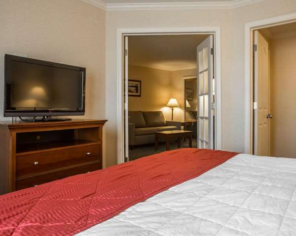 Suite - Clarion Inn & Suites Lake George