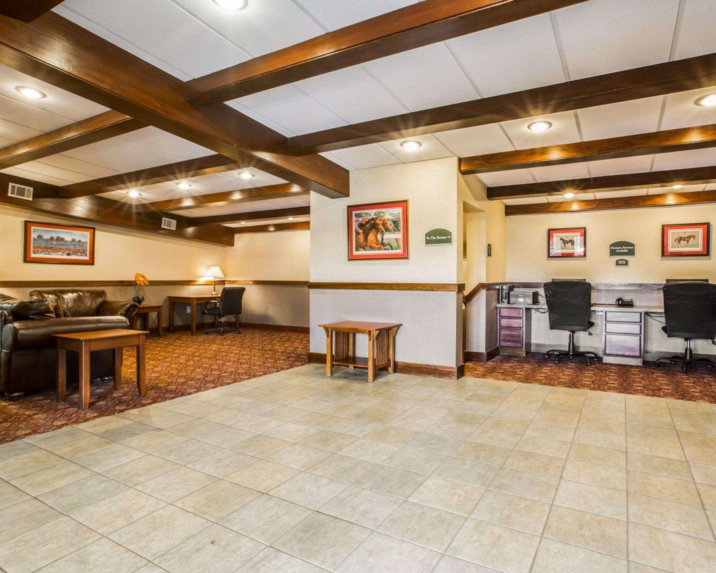 Spacious lobby | Clarion Inn & Suites at the Outlets of Lake George