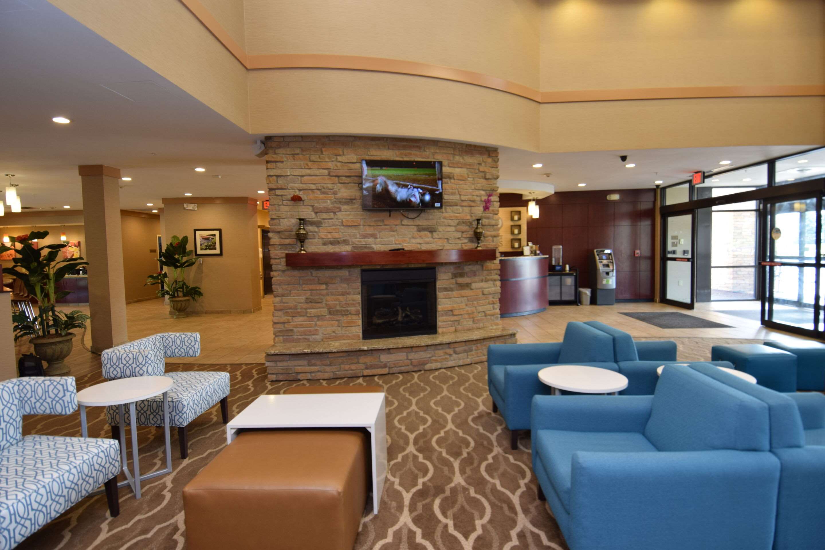 Hotel lobby | Comfort Suites Cicero - Syracuse North