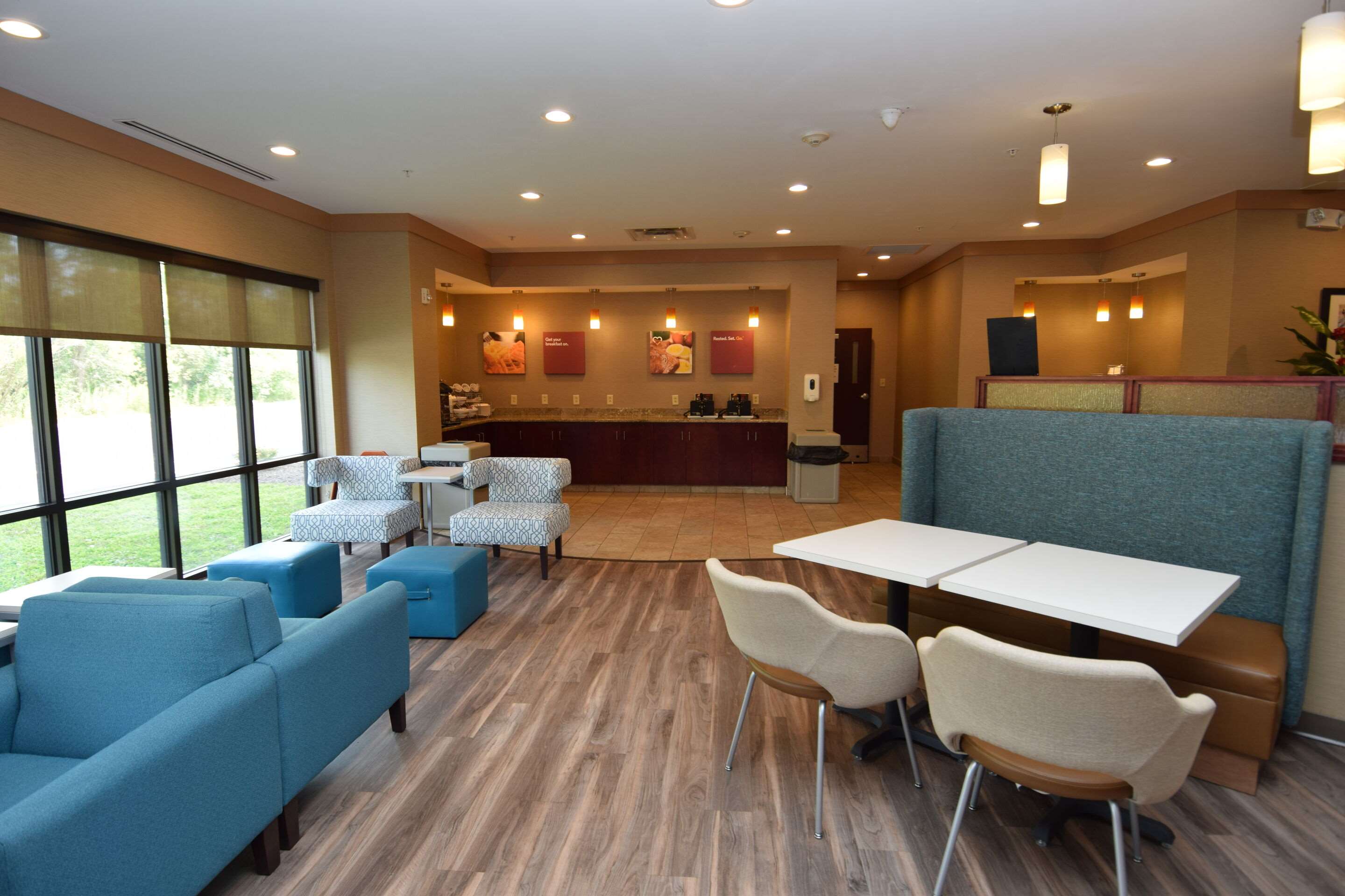 Breakfast area | Comfort Suites Cicero - Syracuse North