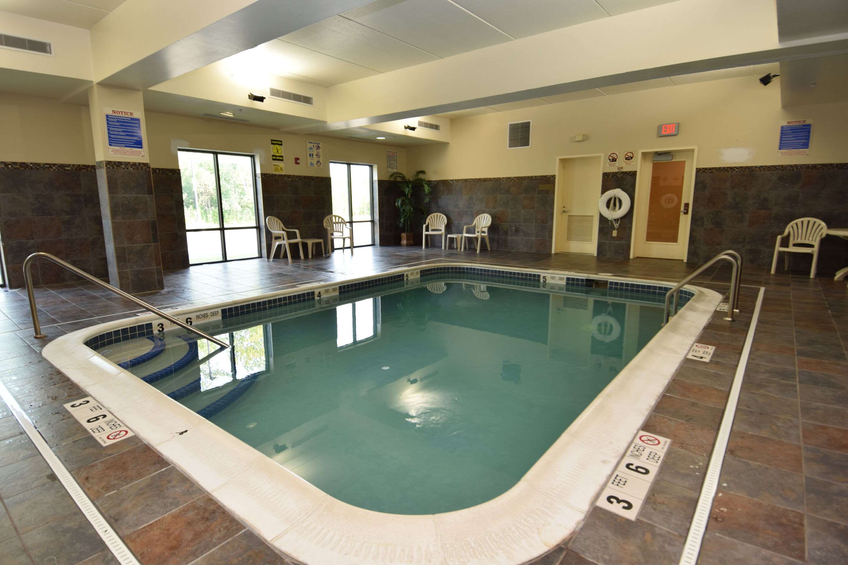 Indoor pool | Comfort Suites Cicero - Syracuse North