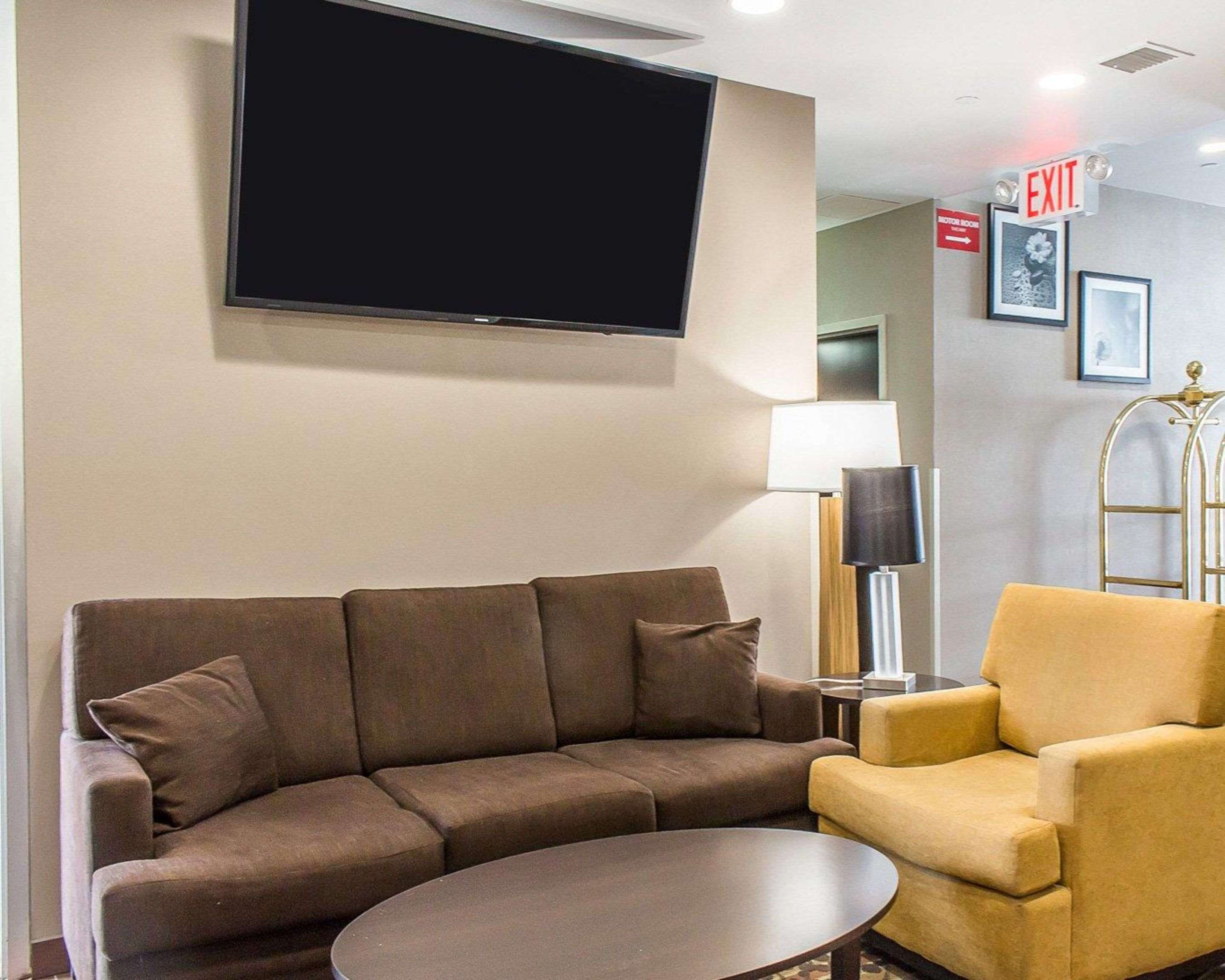 Sitting area | Sleep Inn Coney Island