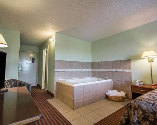  - Rodeway Inn Lakeville