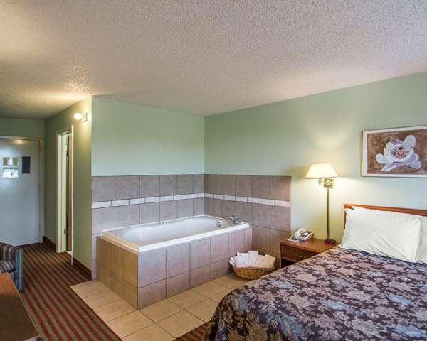  - Rodeway Inn Lakeville