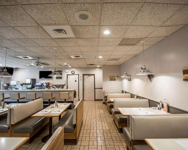 Restaurant - Rodeway Inn Lakeville