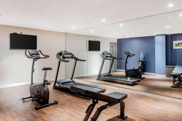 Fitness/ Exercise Room - Comfort Inn & Suites Bronx