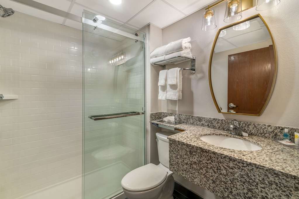 THE CLOCKTOWER HOTEL AT CENTURY HOU-guestroom-Guest Room,Bathroom,On-Site.jpg