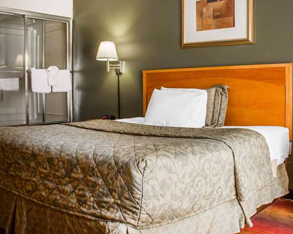  - Rodeway Inn Huntington Station
