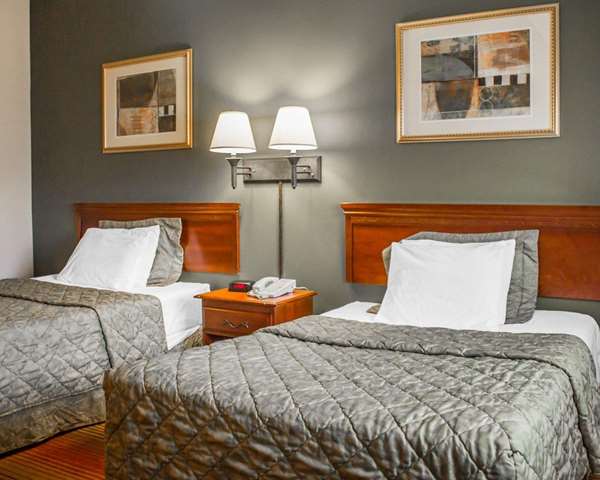  - Rodeway Inn Huntington Station