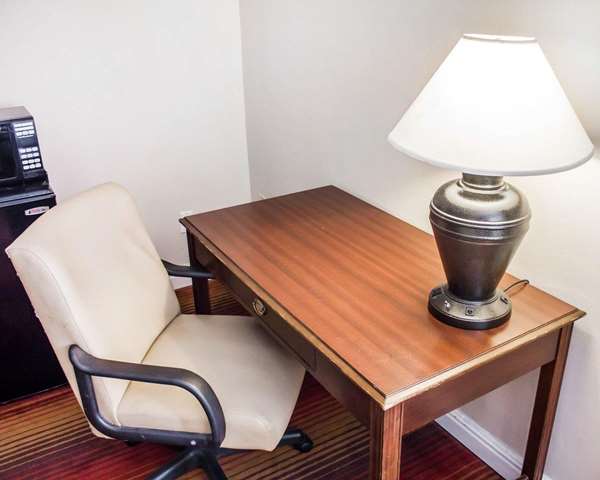  - Rodeway Inn Huntington Station