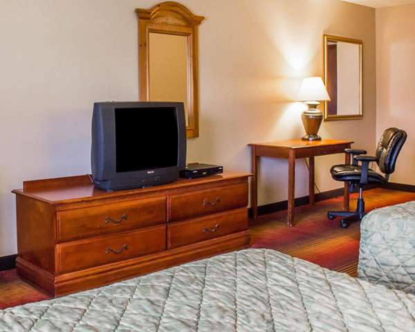  - Rodeway Inn Huntington Station