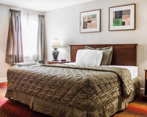  - Rodeway Inn Huntington Station