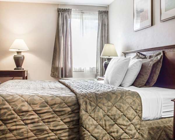  - Rodeway Inn Huntington Station