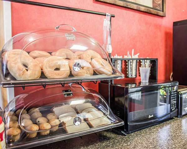 Amenities - Rodeway Inn Huntington Station