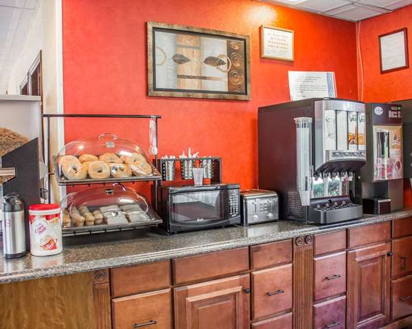 Amenities - Rodeway Inn Huntington Station