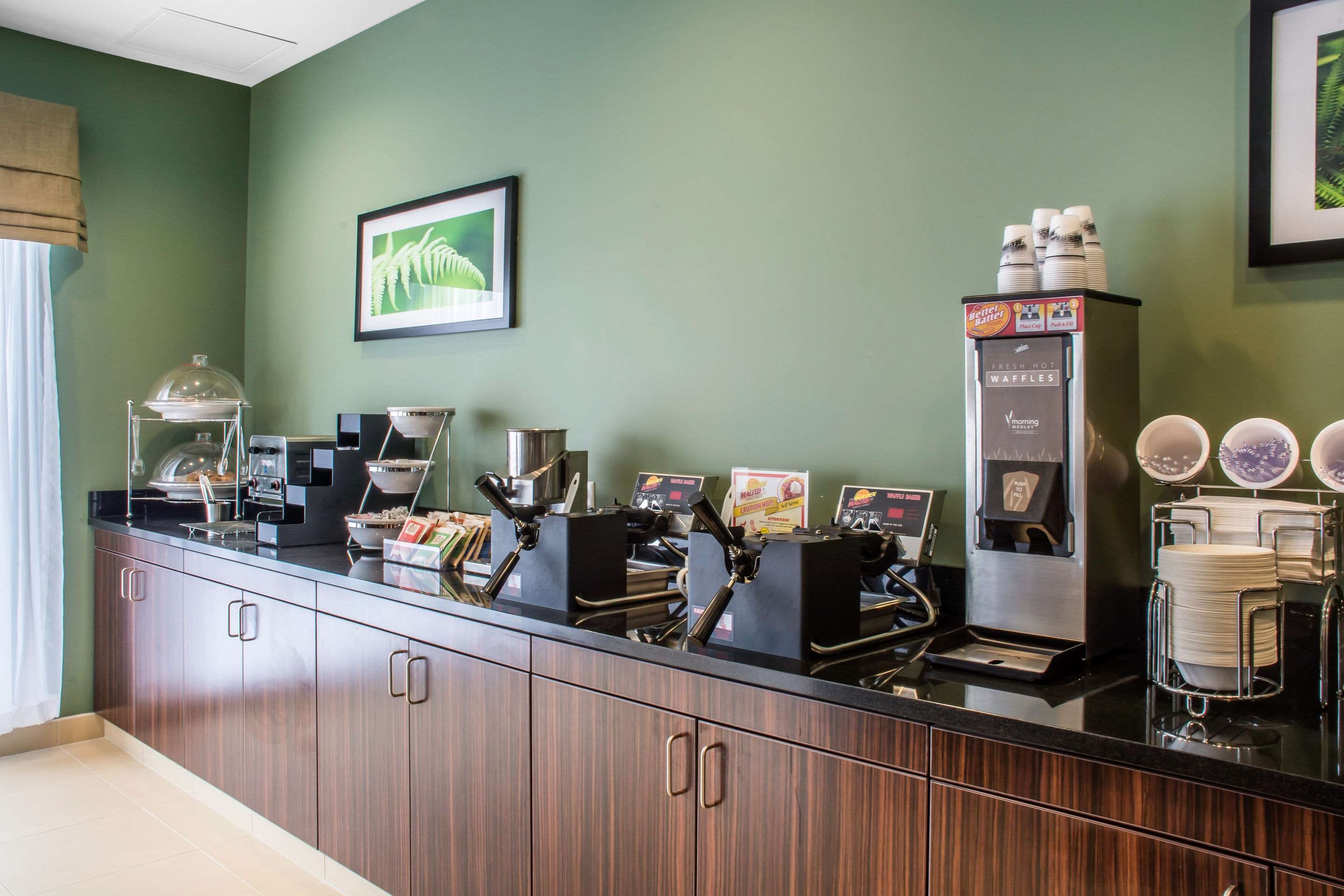 Breakfast area | Sleep Inn & Suites Airport