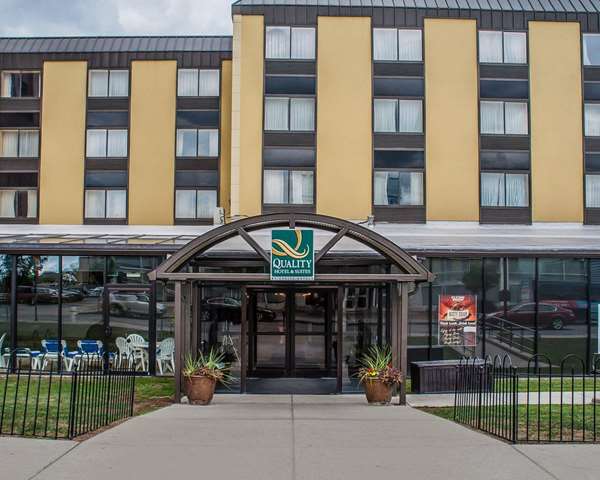 Exterior view - Quality Hotel & Suites Niagara Falls