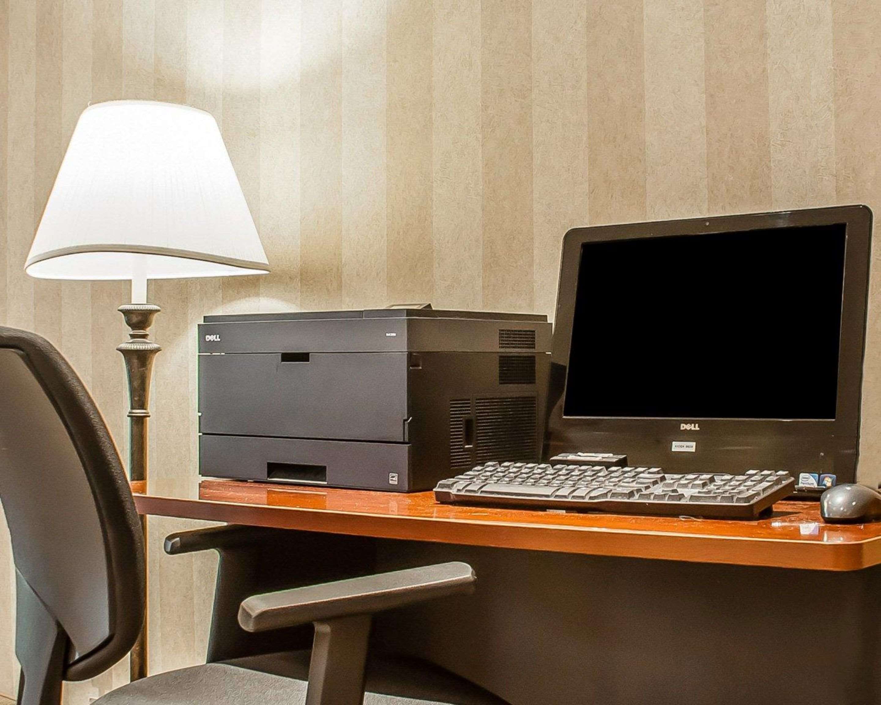 Business center with high-speed Internet access | Quality Hotel & Suites At The Falls