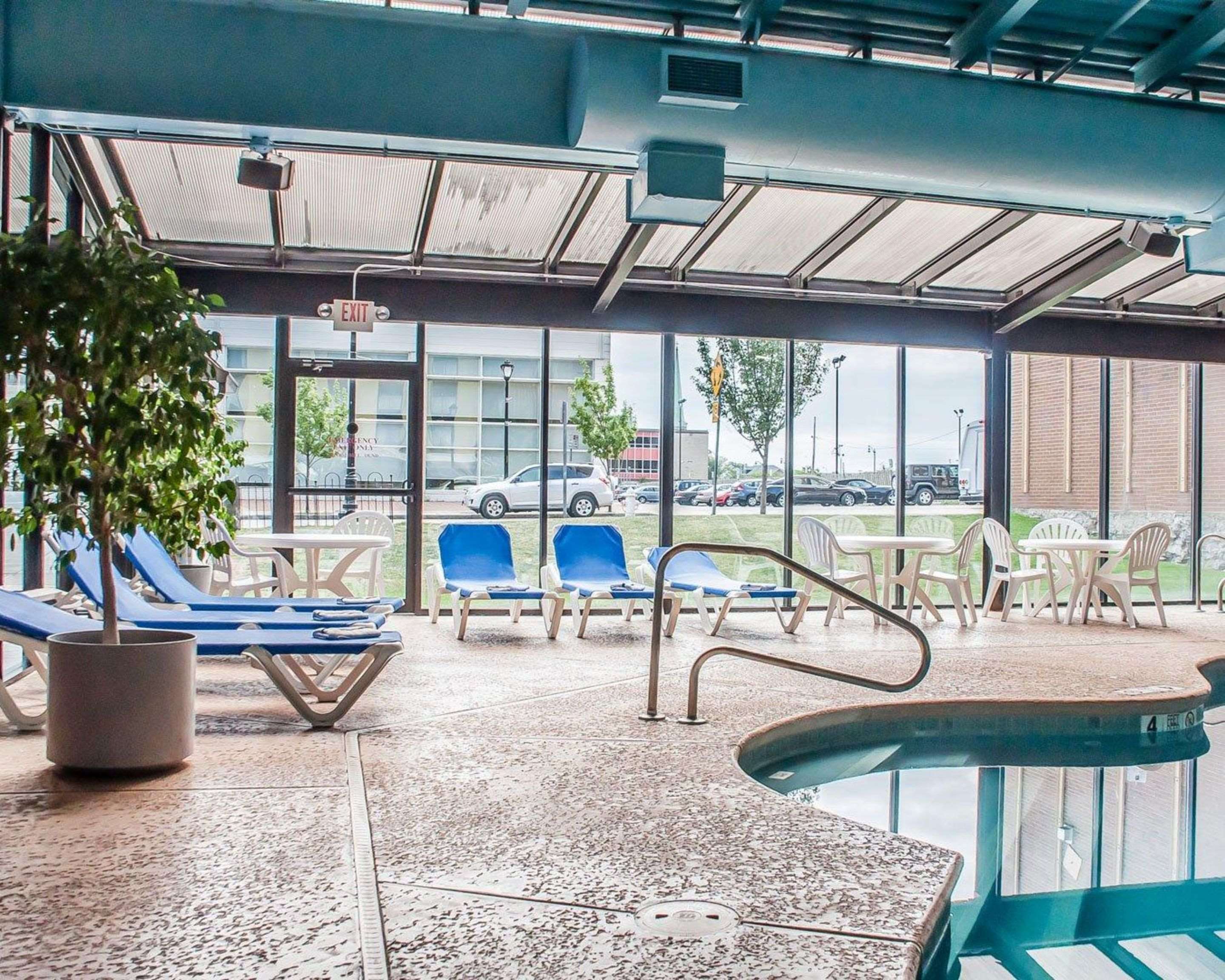 Indoor heated pool | Quality Hotel & Suites At The Falls