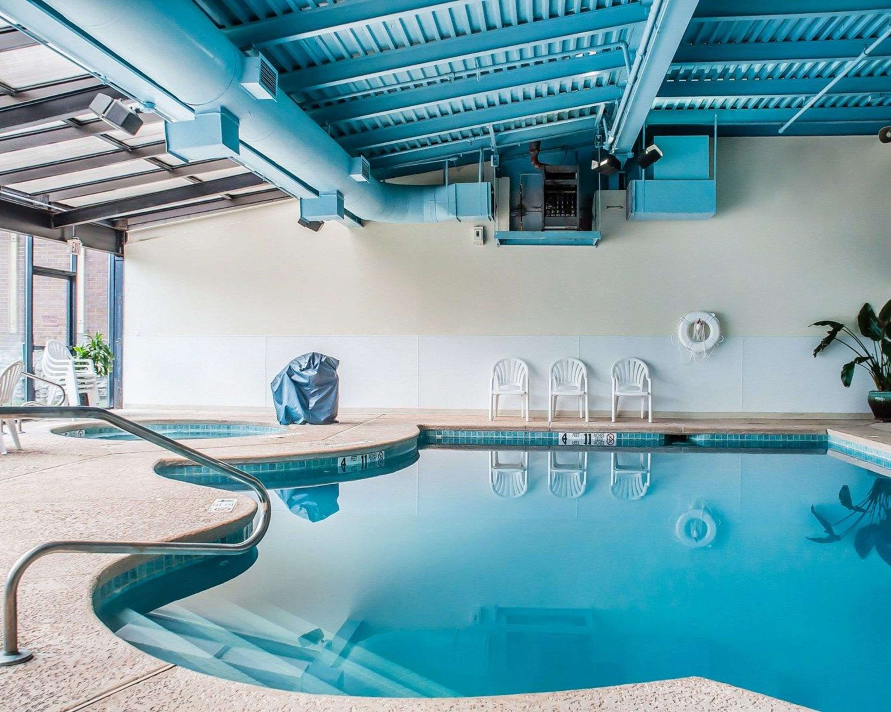 Indoor heated pool | Quality Hotel & Suites At The Falls