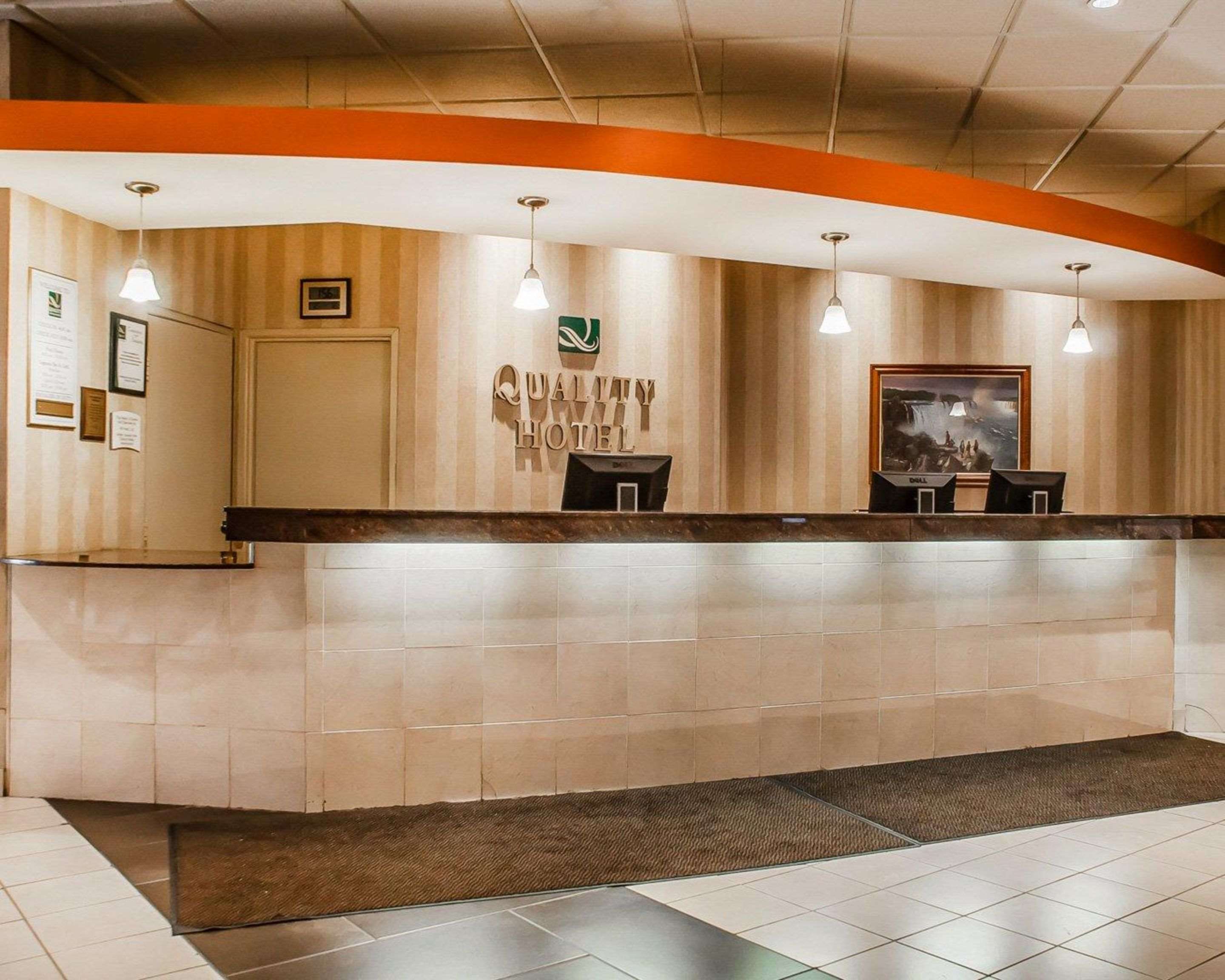 Front desk with friendly staff | Quality Hotel & Suites At The Falls